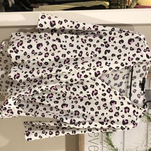 Scalloped neckline lace blouse.